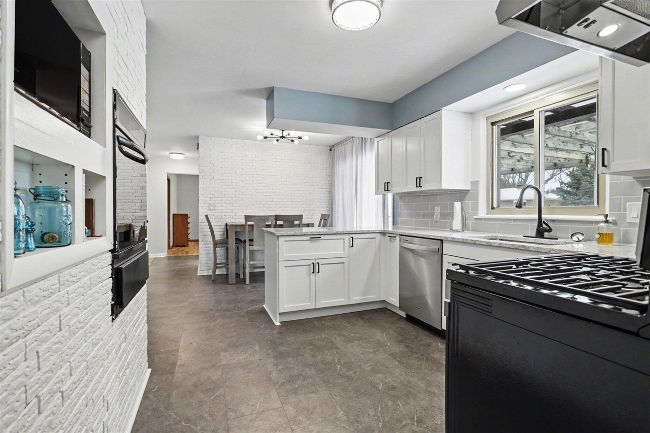 1829 Nash Drive, Saint Joseph, MI, 49085-9473