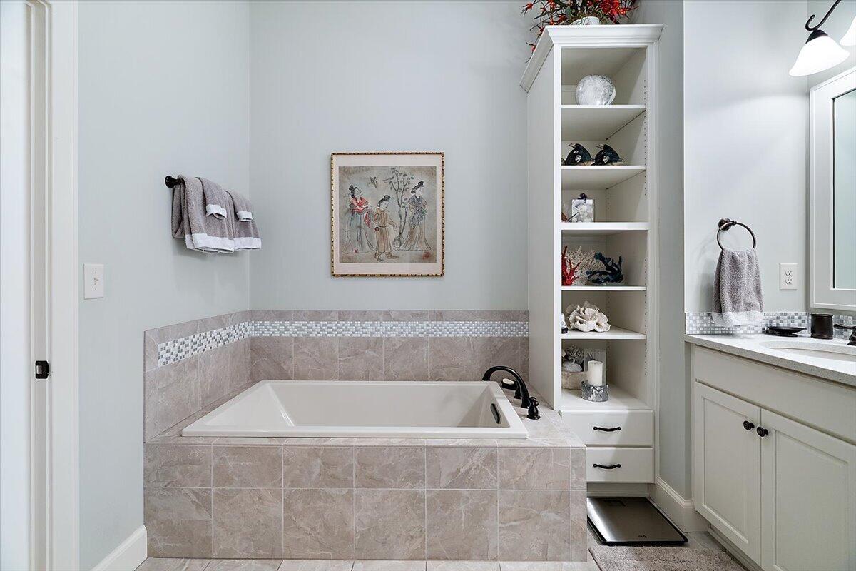 2666 Heritage Way, Stevensville, MI, 49127-8752