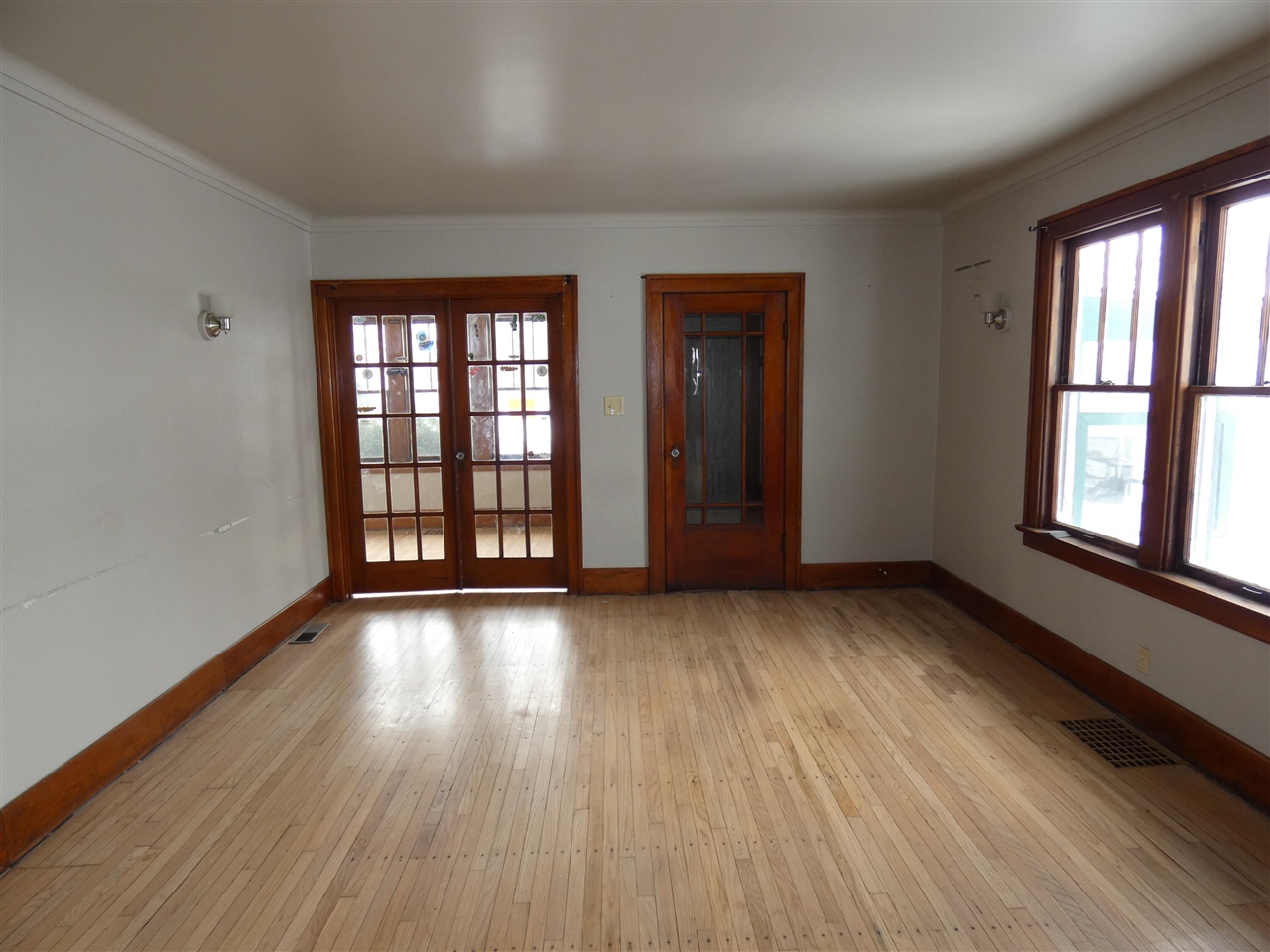 627 E Main Street, Benton Harbor, MI, 49022-3321