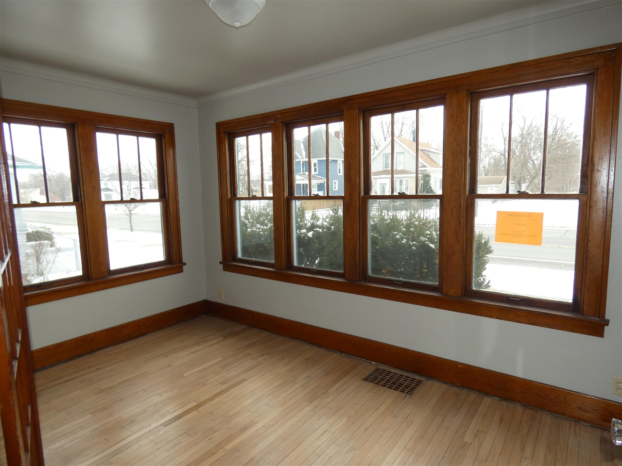 627 E Main Street, Benton Harbor, MI, 49022-3321