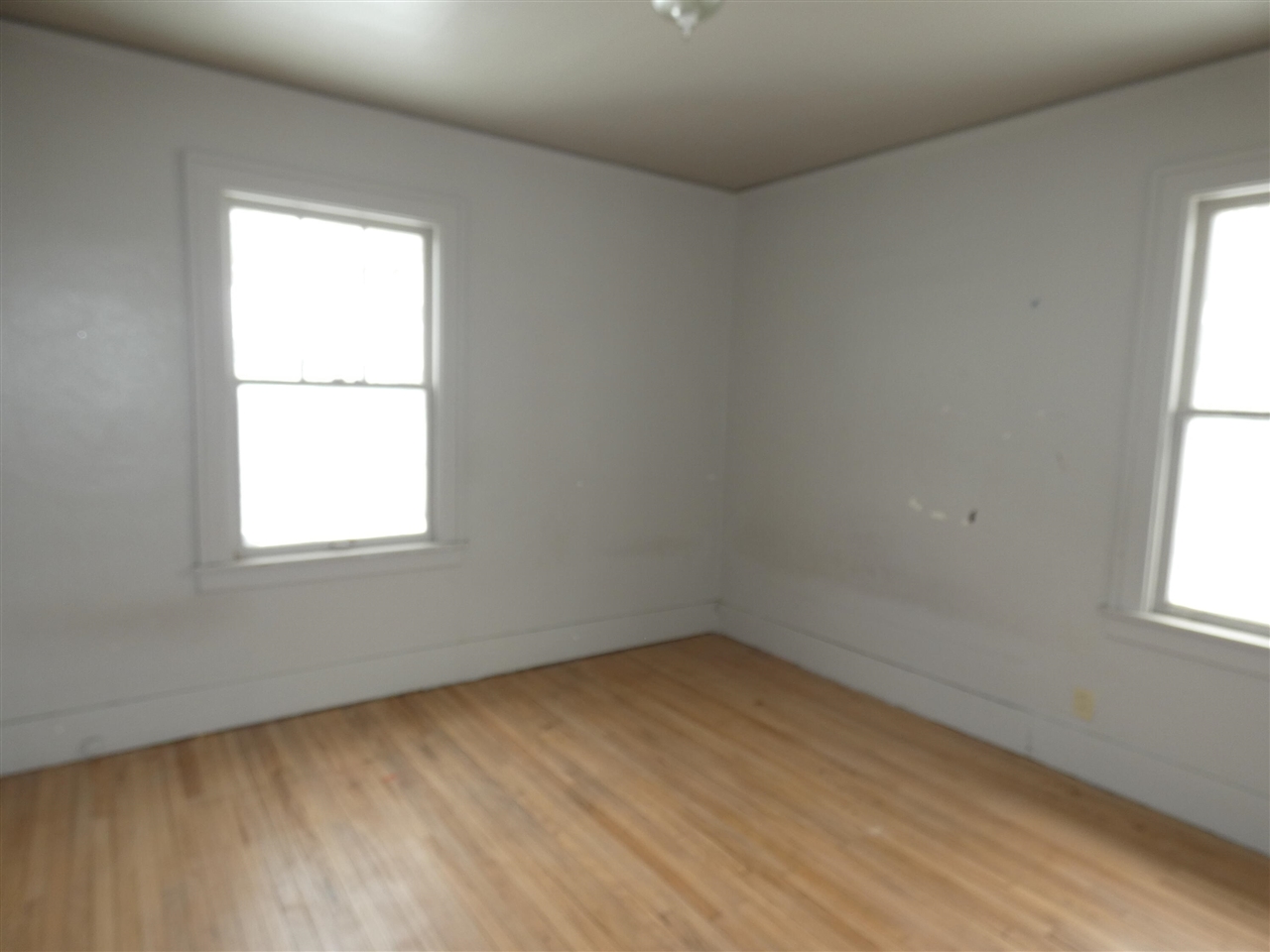 627 E Main Street, Benton Harbor, MI, 49022-3321