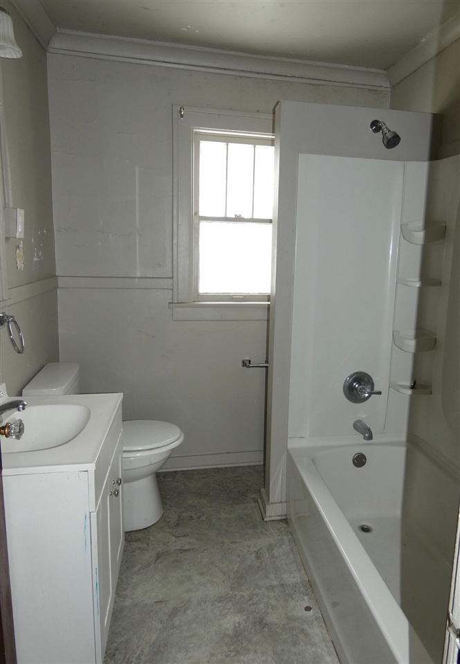 627 E Main Street, Benton Harbor, MI, 49022-3321