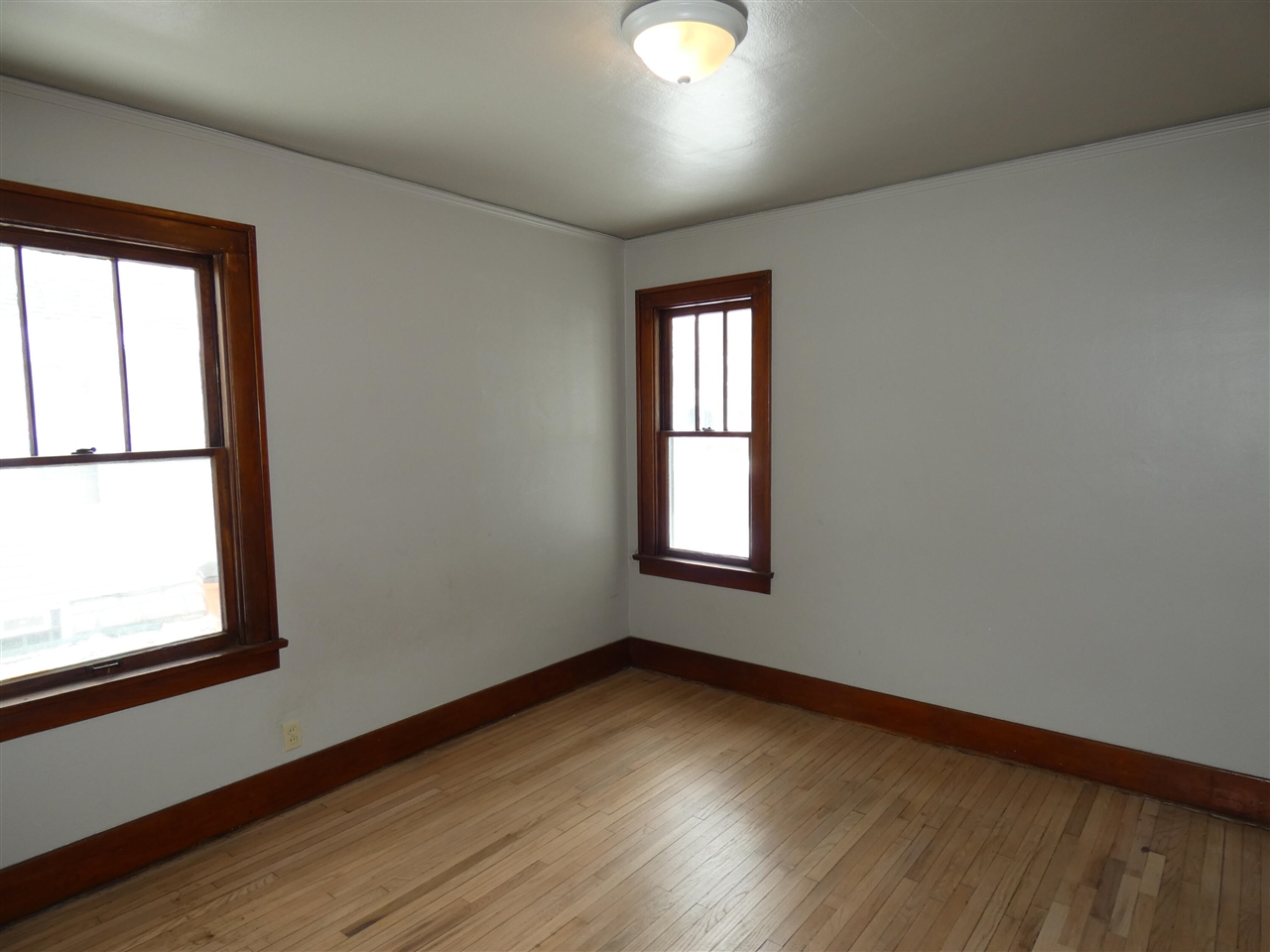 627 E Main Street, Benton Harbor, MI, 49022-3321