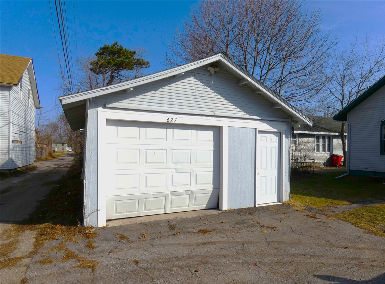 627 E Main Street, Benton Harbor, MI, 49022-3321