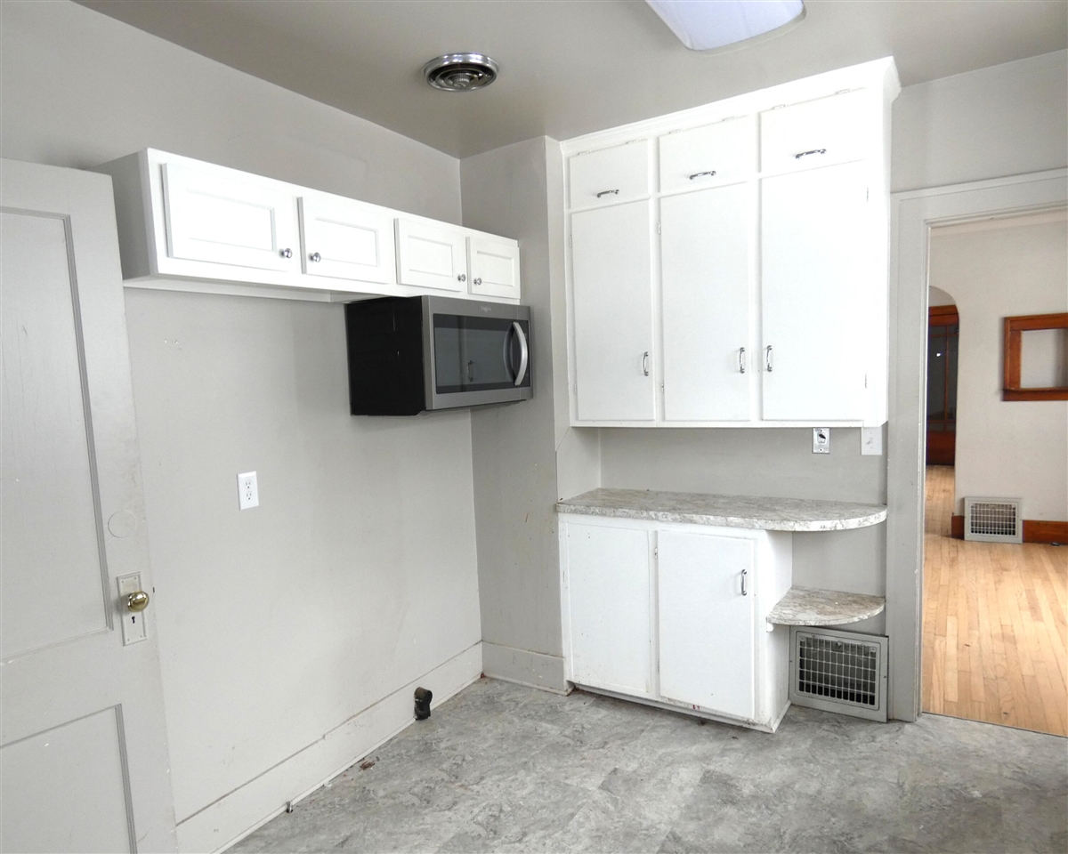 627 E Main Street, Benton Harbor, MI, 49022-3321