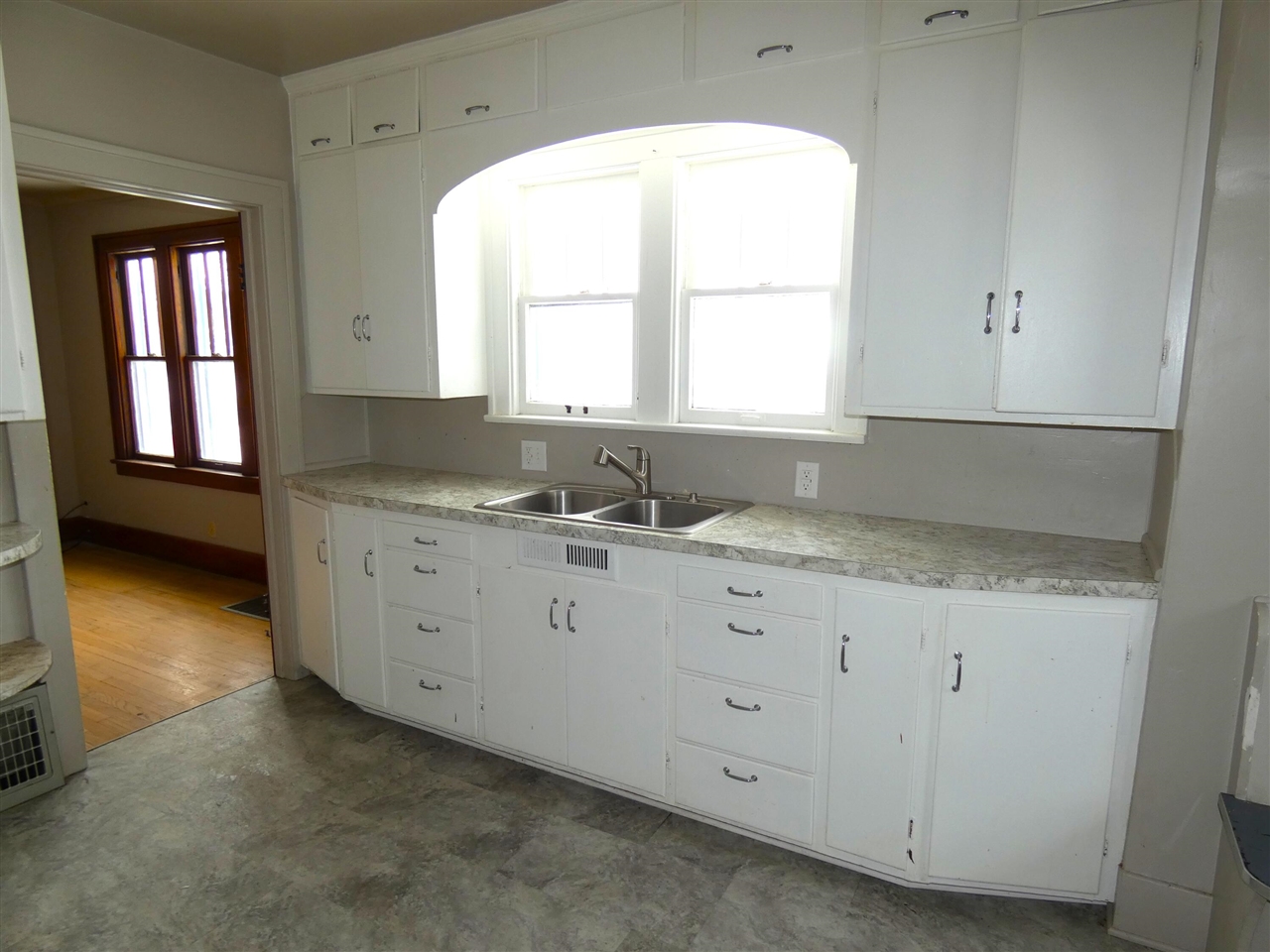 627 E Main Street, Benton Harbor, MI, 49022-3321