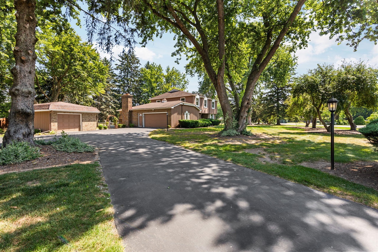 3540 Meadow Lane, Saline, MI, 48176-9553