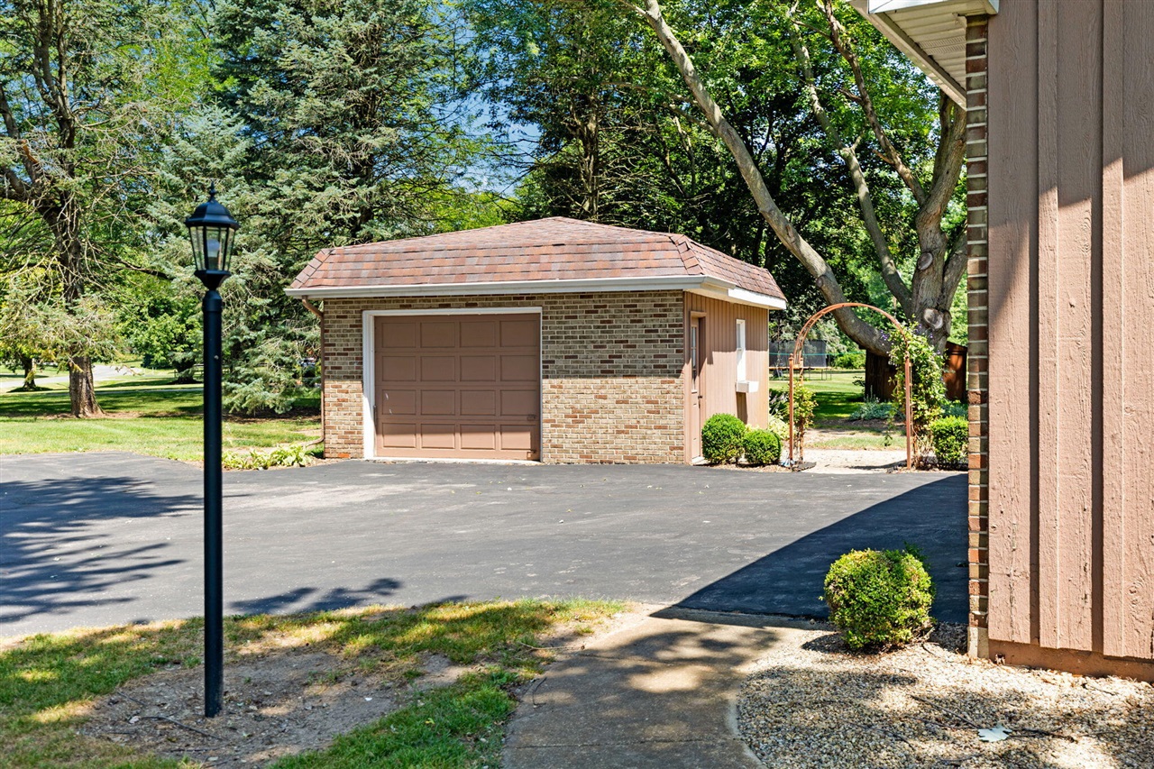 3540 Meadow Lane, Saline, MI, 48176-9553