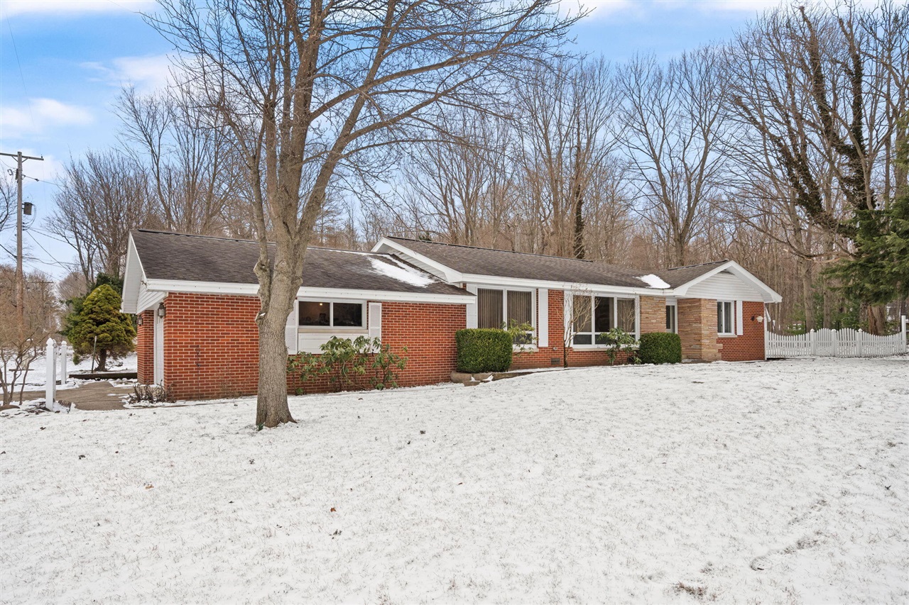 Homes for sale in Fennville, MI | 2095 Lakeshore Dr, Fennville, MI 49408 | MLS# 70520400