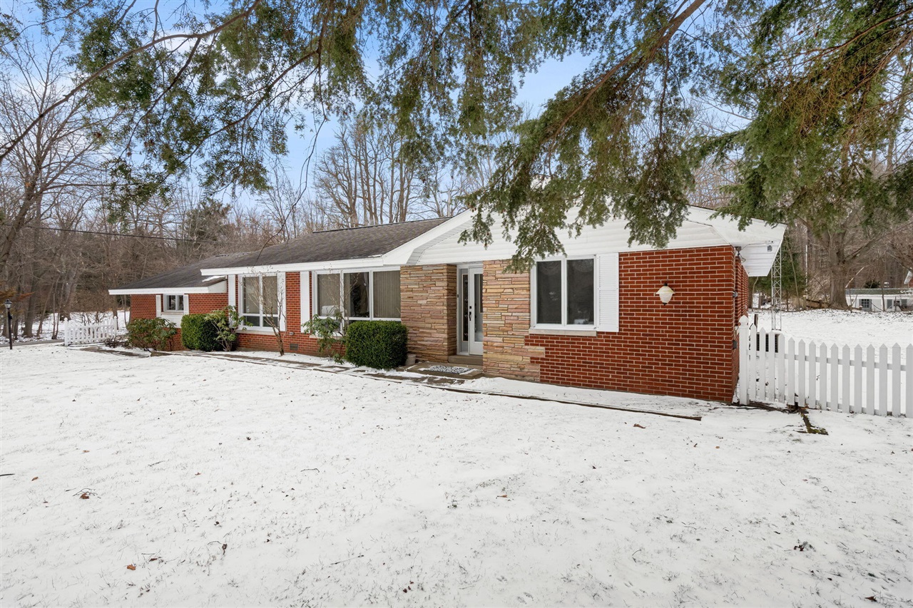 Homes for sale in Fennville, MI | 2095 Lakeshore Dr, Fennville, MI 49408 | MLS# 70520400