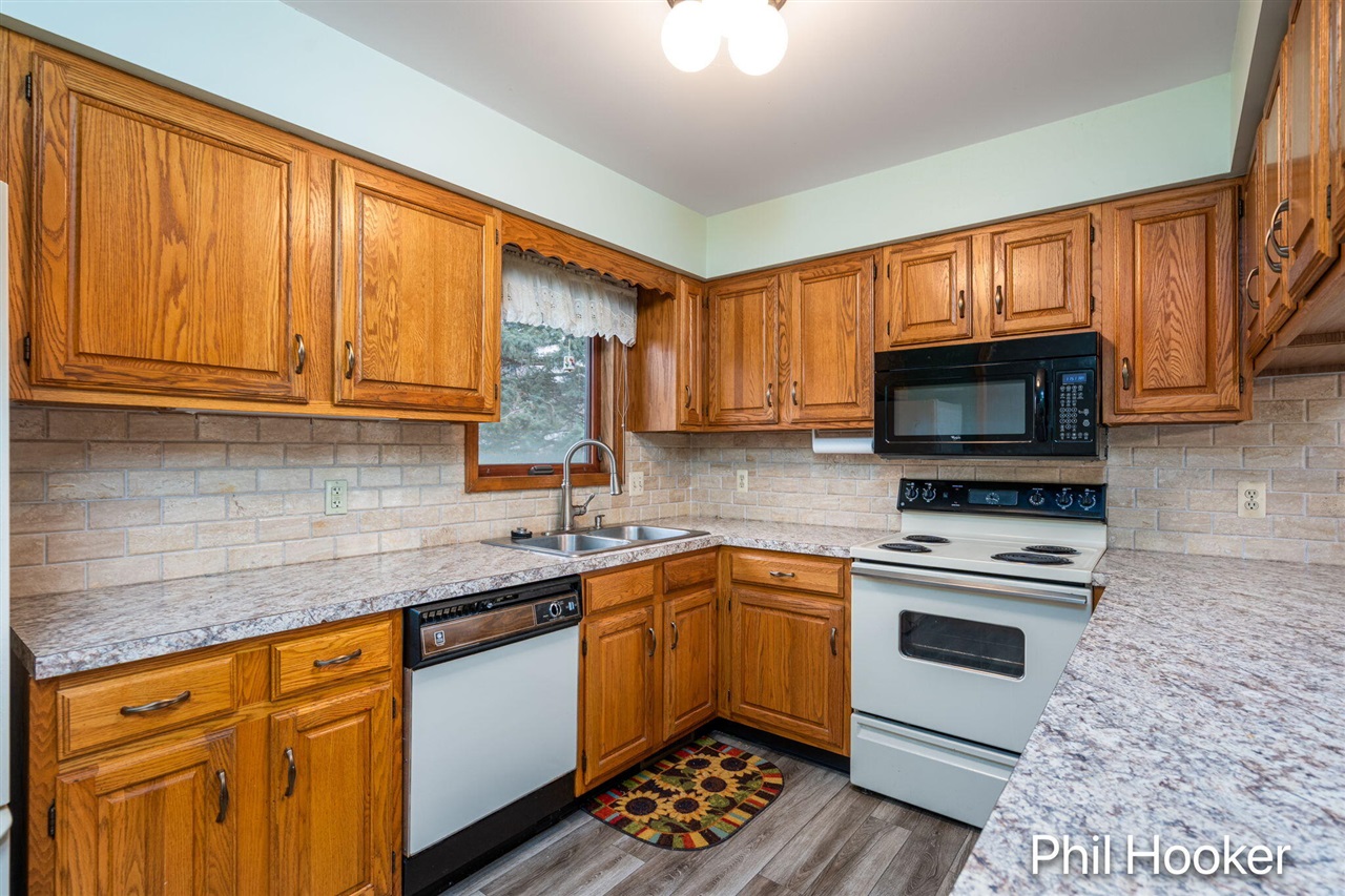 6779 Leisure Creek Drive, Caledonia, MI, 49316-9013