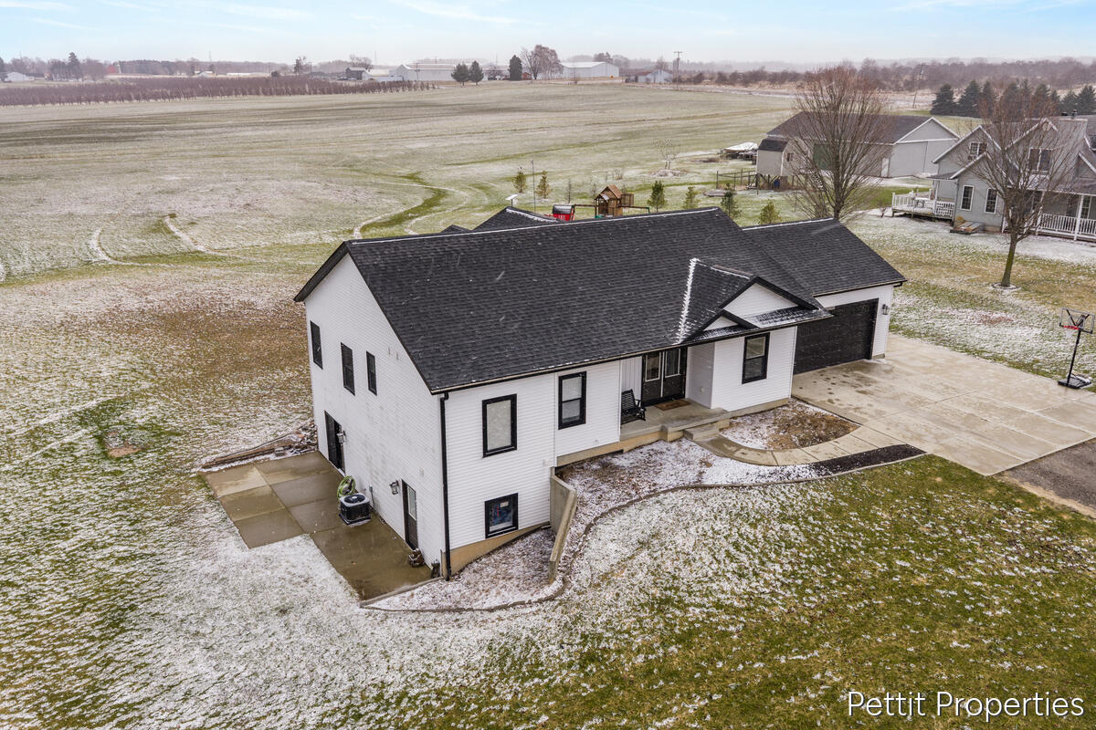 21650 Centennial Drive, Conklin, MI, 49403-9584