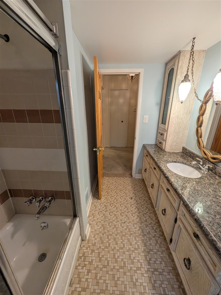 11235 Common Road, Warren, MI, 48093-2508