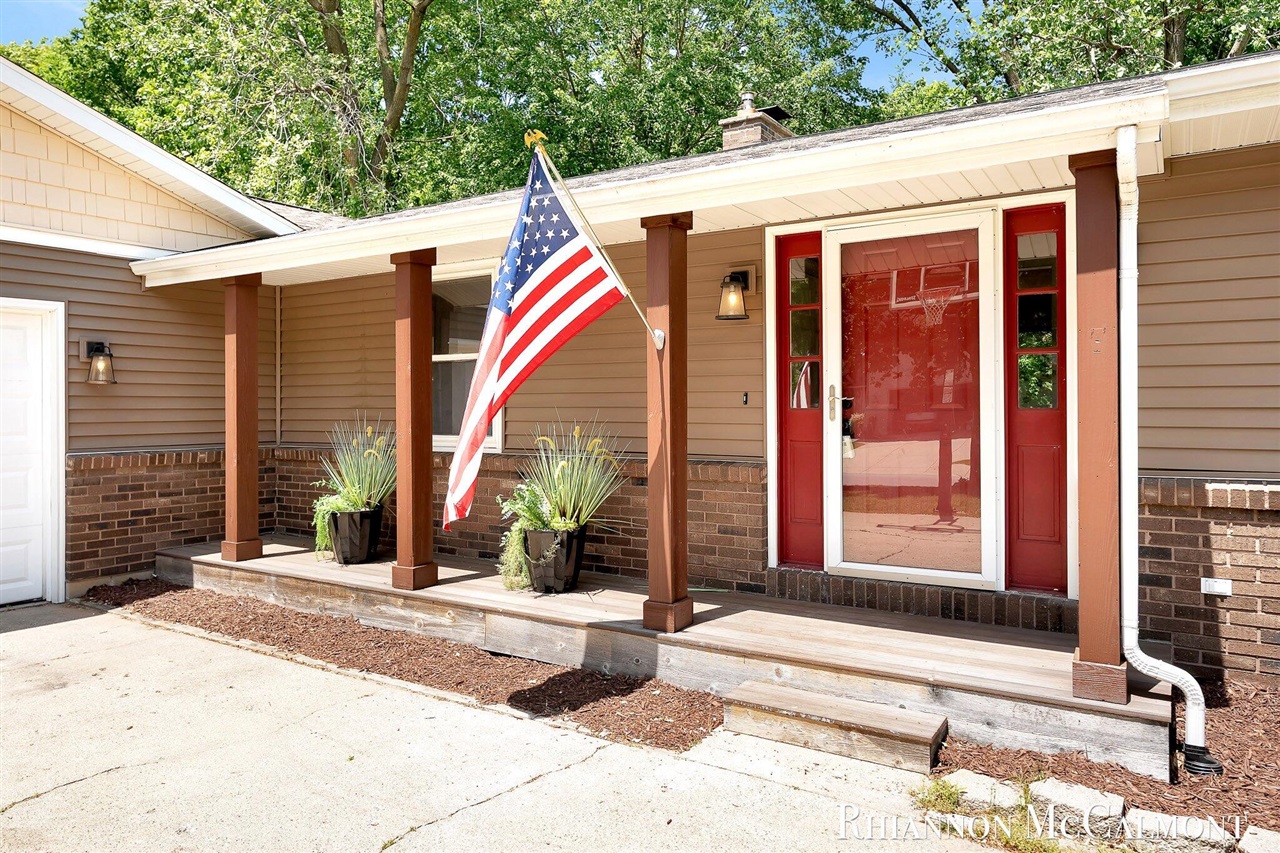 2nd image of 16151 Terrace Rd, Spring Lake, MI 49456 | MLS# 70520458