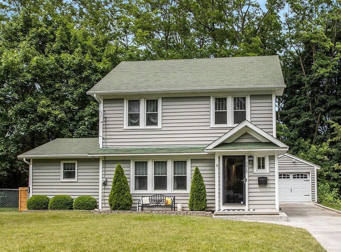 1334 1st Street, Lapeer, MI, 48446 1221