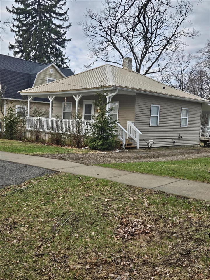 144 S Manning Street, Hillsdale, MI, 49242-2014
