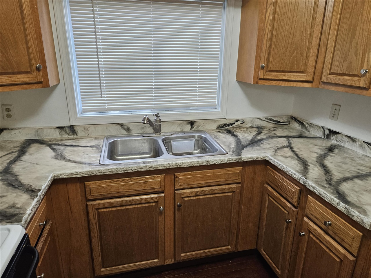 144 S Manning Street, Hillsdale, MI, 49242-2014