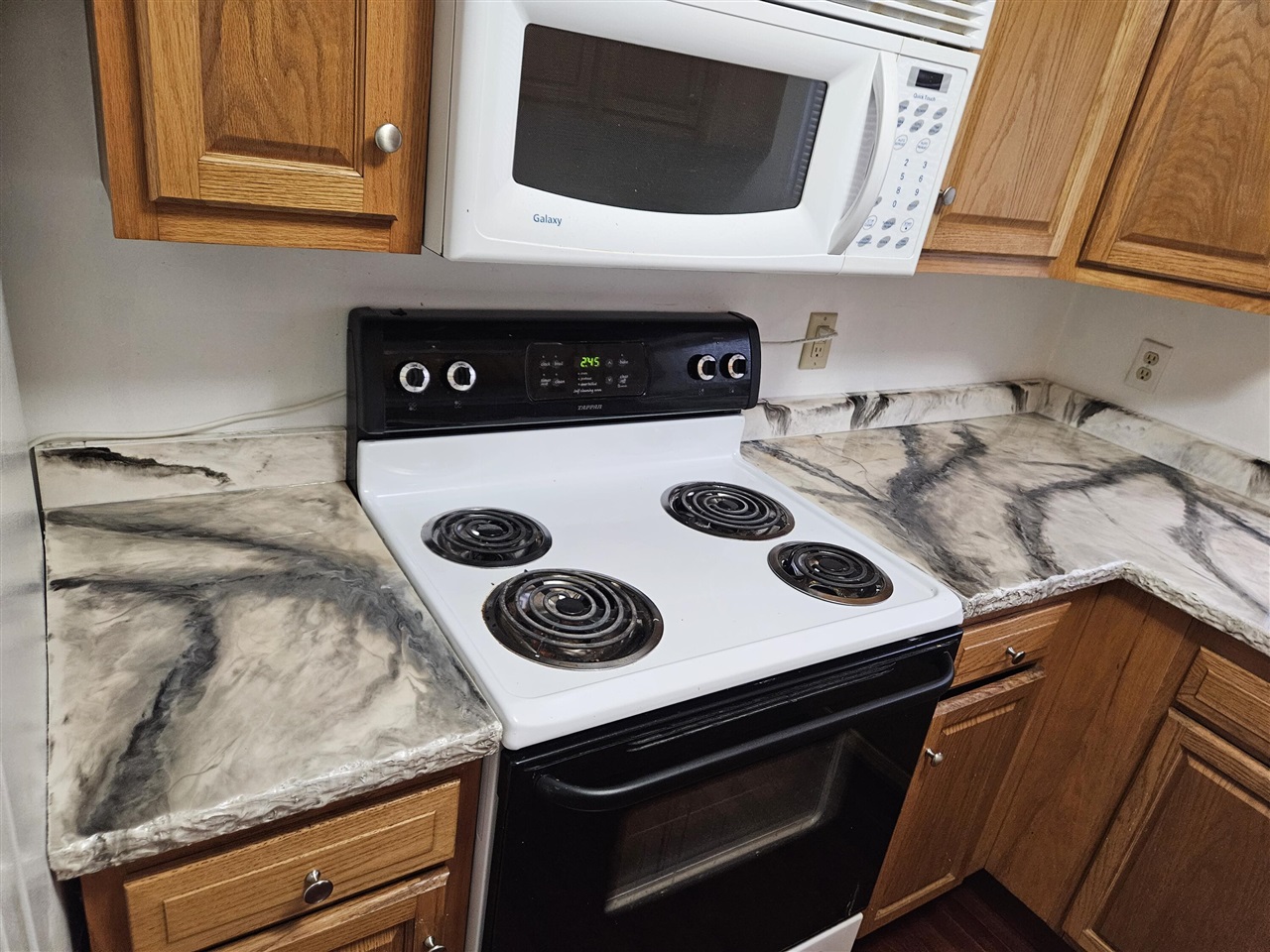 144 S Manning Street, Hillsdale, MI, 49242-2014