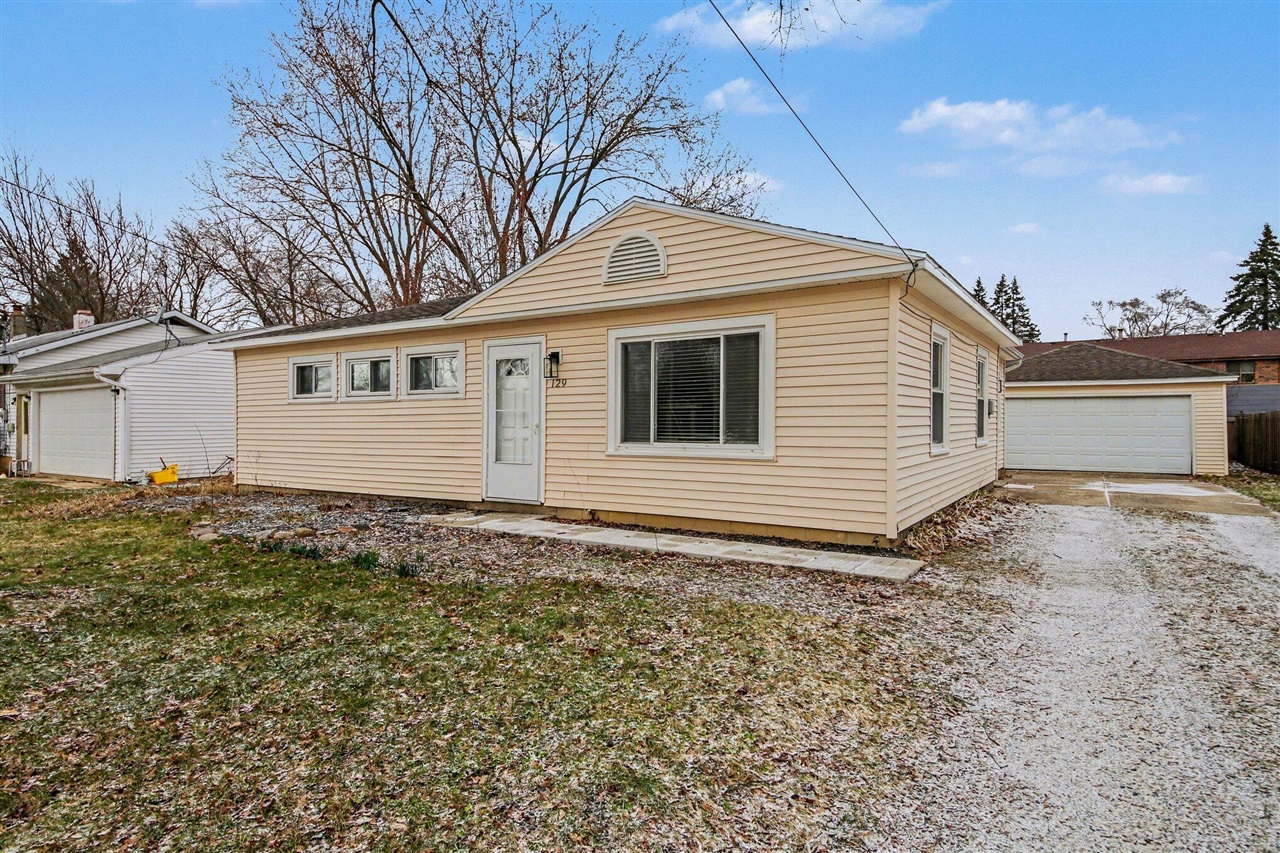 8492 Douglas Avenue, Kalamazoo, MI, 49009