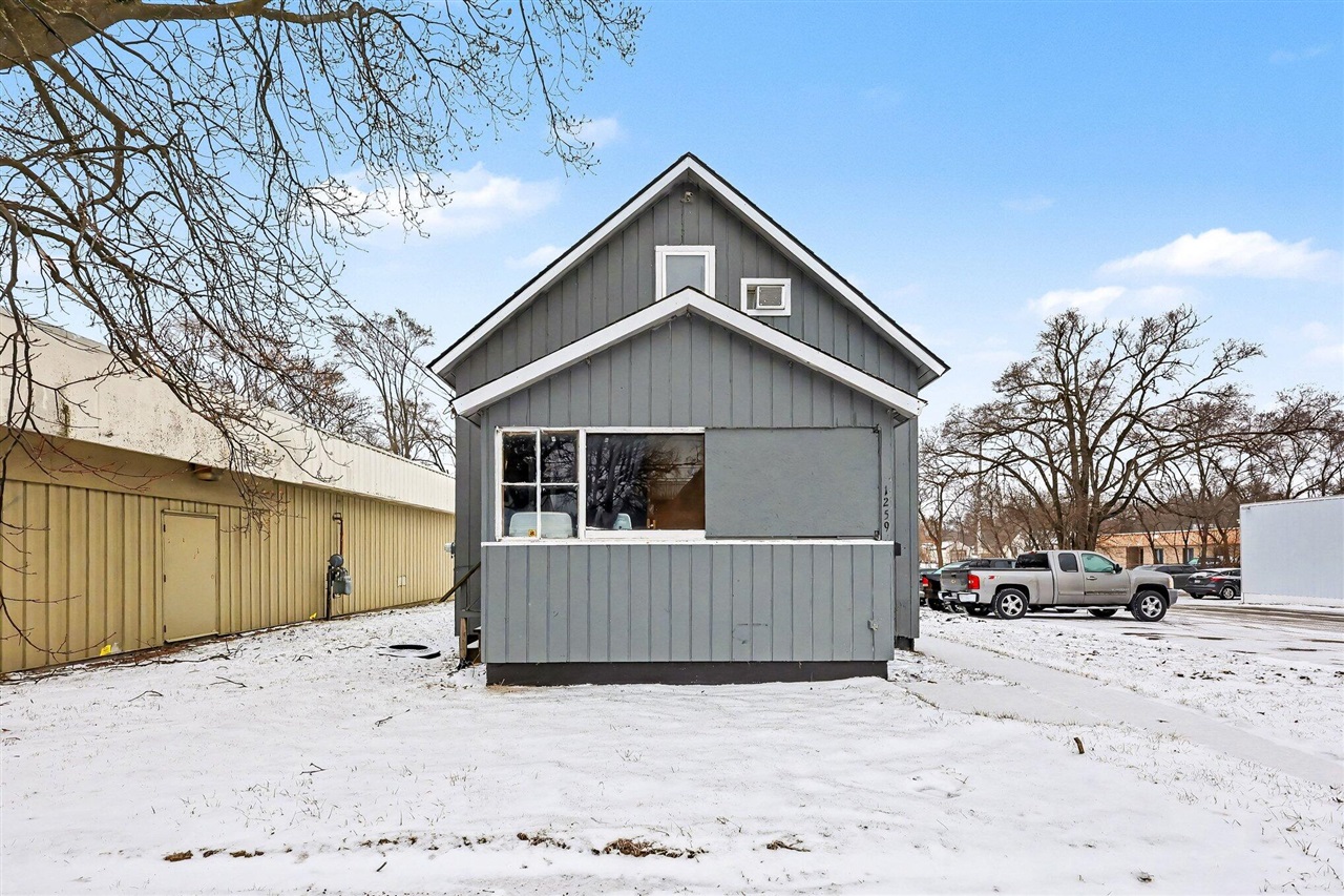 1259 E Apple Avenue, Muskegon, MI, 49442-3745