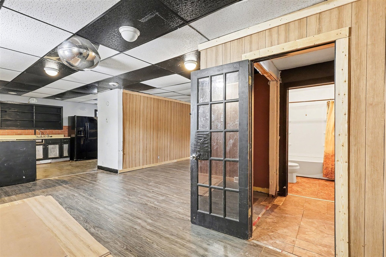 1259 E Apple Avenue, Muskegon, MI, 49442-3745