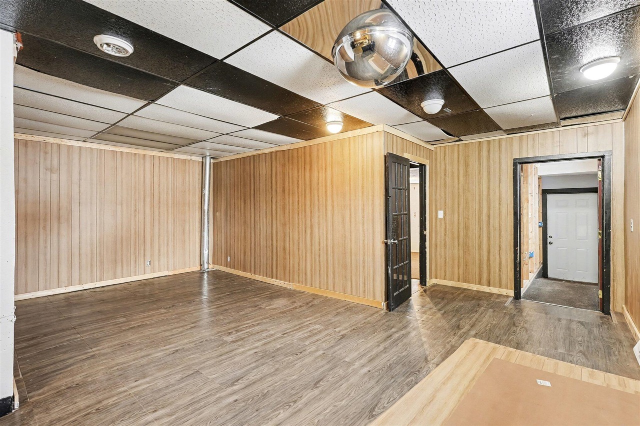 1259 E Apple Avenue, Muskegon, MI, 49442-3745