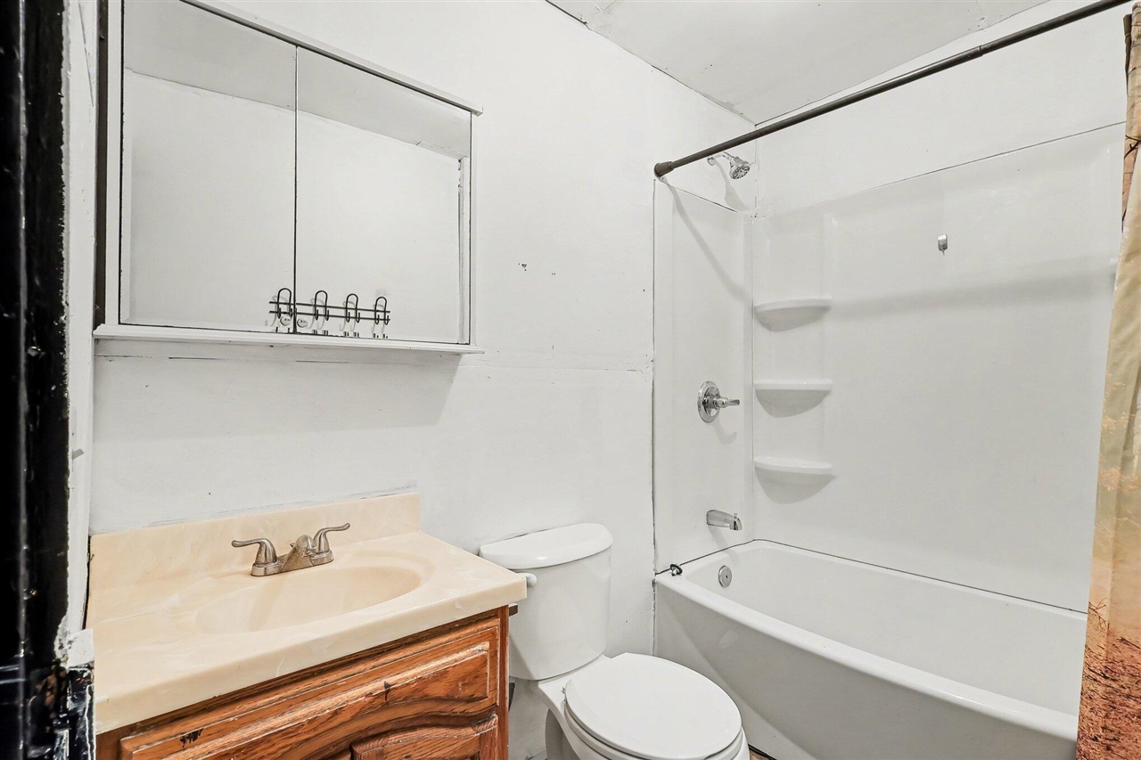 1259 E Apple Avenue, Muskegon, MI, 49442-3745