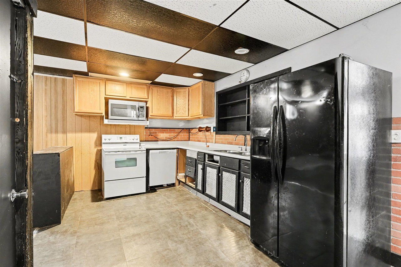 1259 E Apple Avenue, Muskegon, MI, 49442-3745