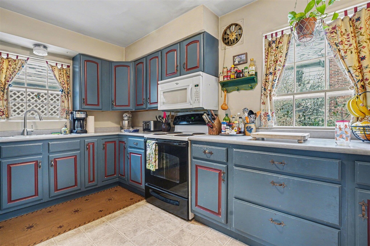 2006 Centeridge Road, Kalamazoo, MI, 49008-1747