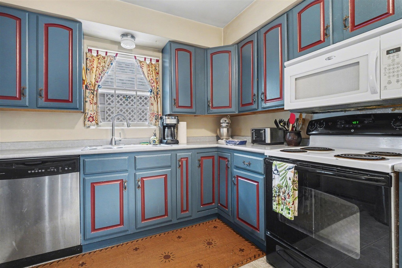 2006 Centeridge Road, Kalamazoo, MI, 49008-1747