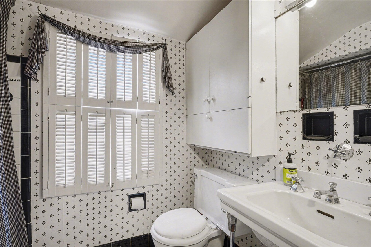 2006 Centeridge Road, Kalamazoo, MI, 49008-1747