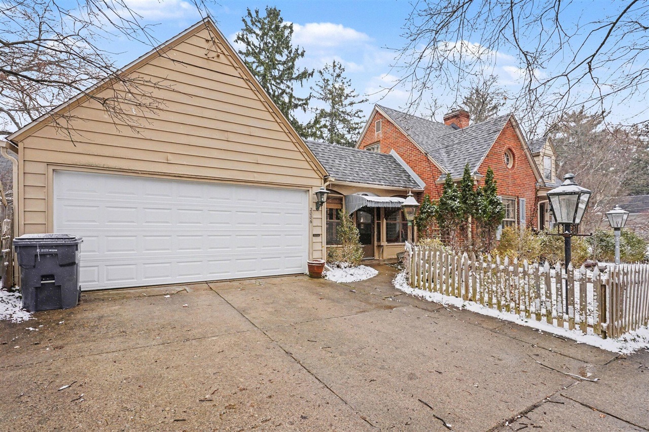 2006 Centeridge Road, Kalamazoo, MI, 49008-1747