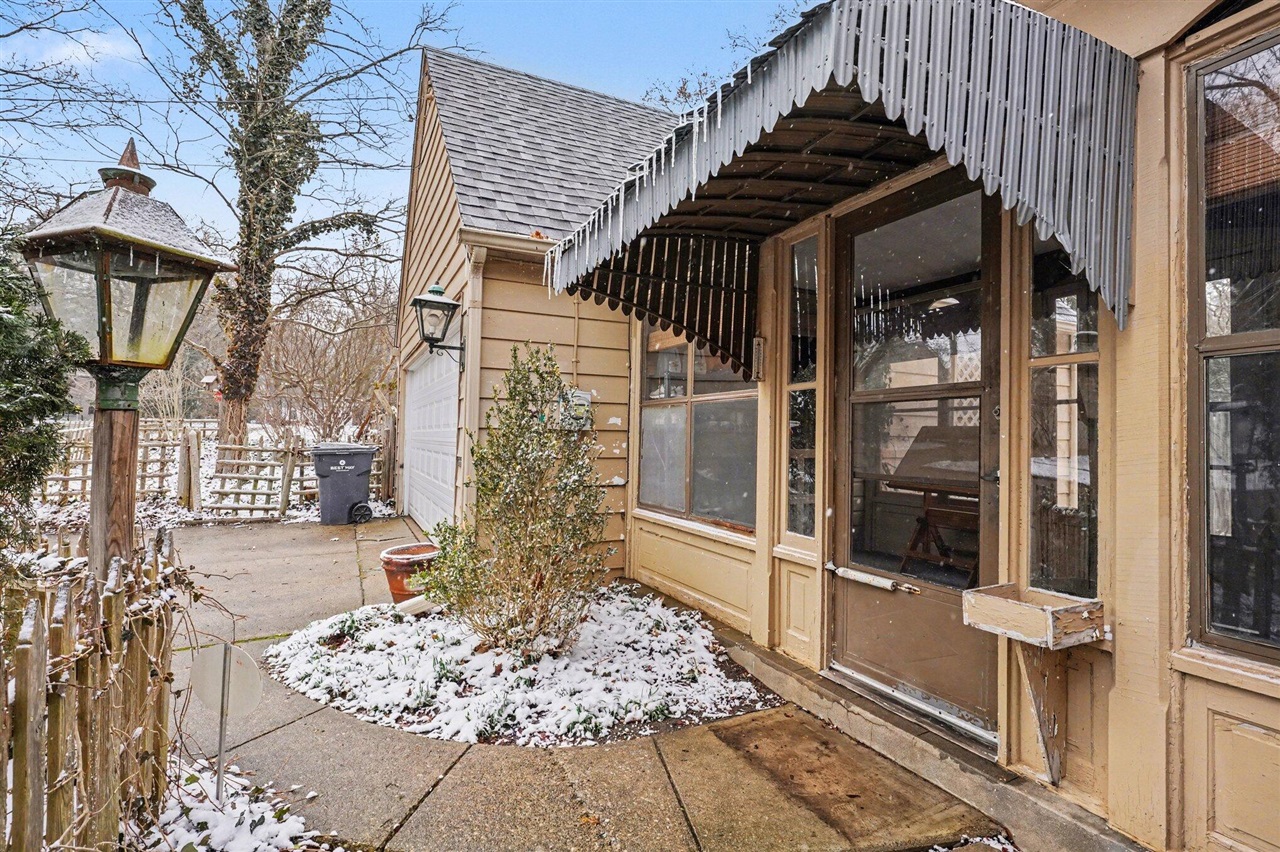 2006 Centeridge Road, Kalamazoo, MI, 49008-1747