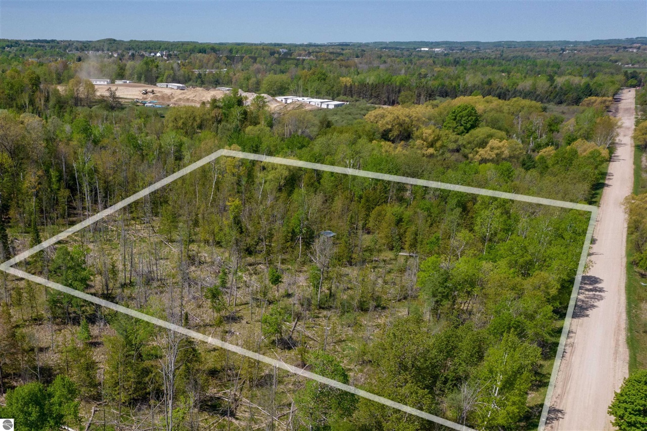 1436 Vanderlip Road, Traverse City, MI, 49686-8497