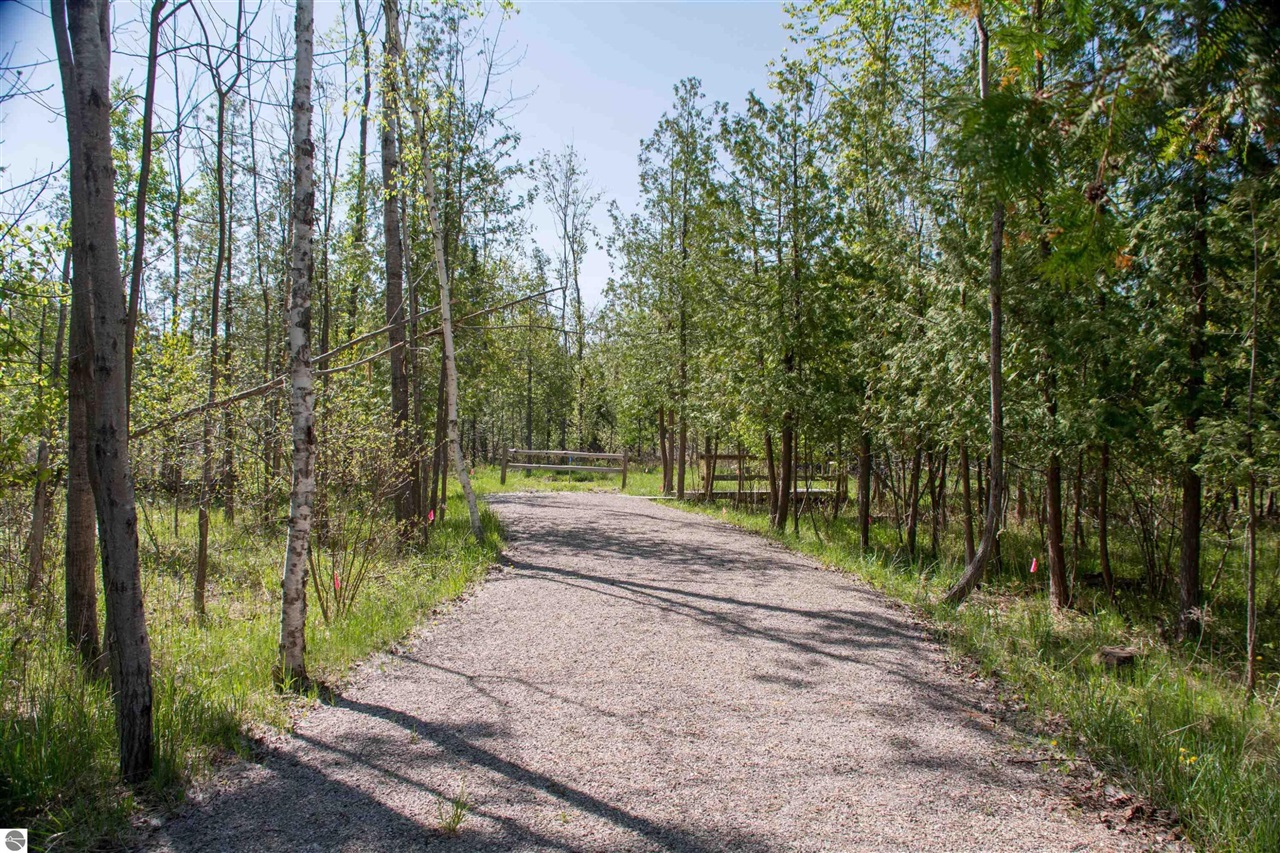 1436 Vanderlip Road, Traverse City, MI, 49686-8497