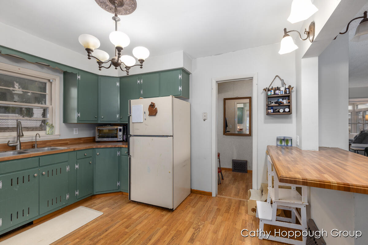 442 E Jones Street, Ionia, MI, 48846-1312