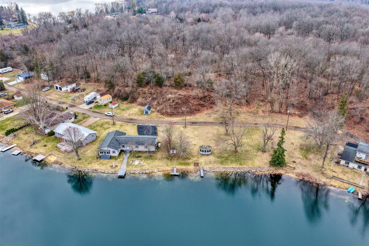 3rd image of 228 Oak Grove Dr, Brooklyn, MI 49230 | MLS# 70520615