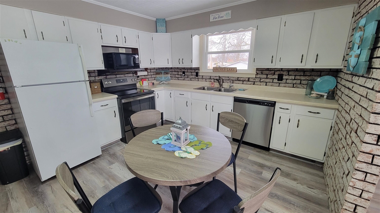 147 Dons Drive, Quincy, MI, 49082-8538