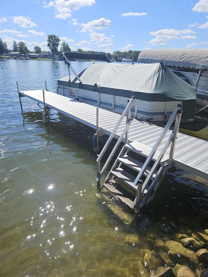 147 Dons Drive, Quincy, MI, 49082-8538