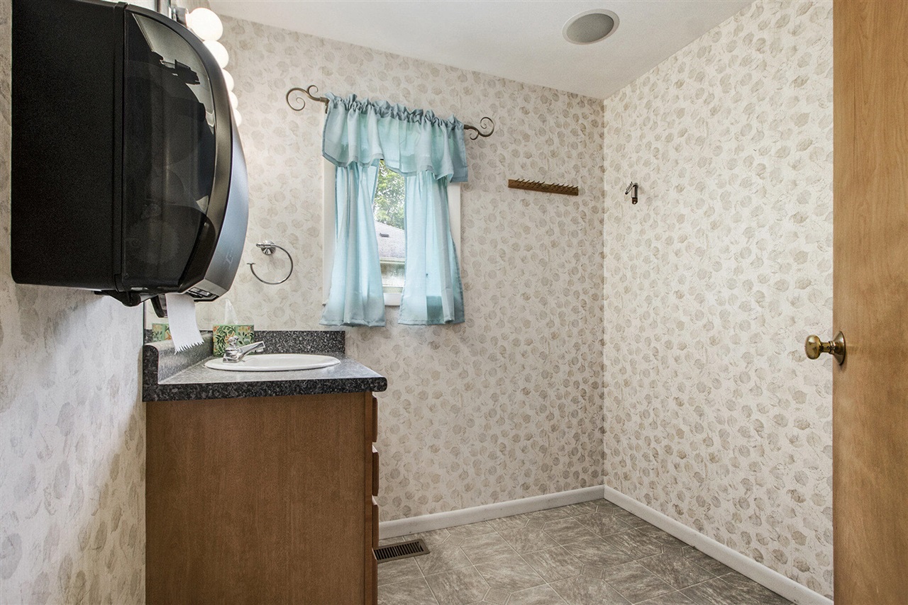 6281 Stadium Drive, Kalamazoo, MI, 49009-2011