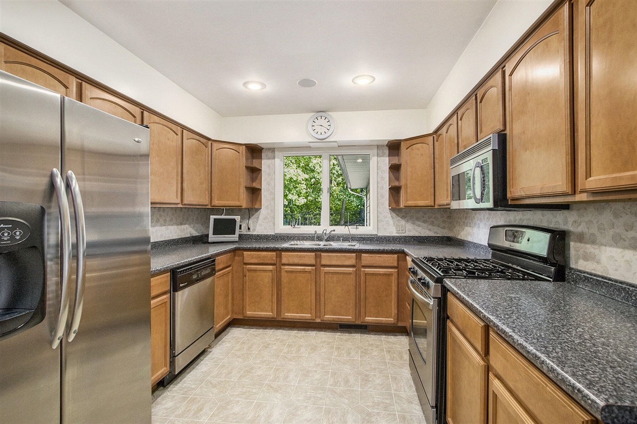 6281 Stadium Drive, Kalamazoo, MI, 49009-2011