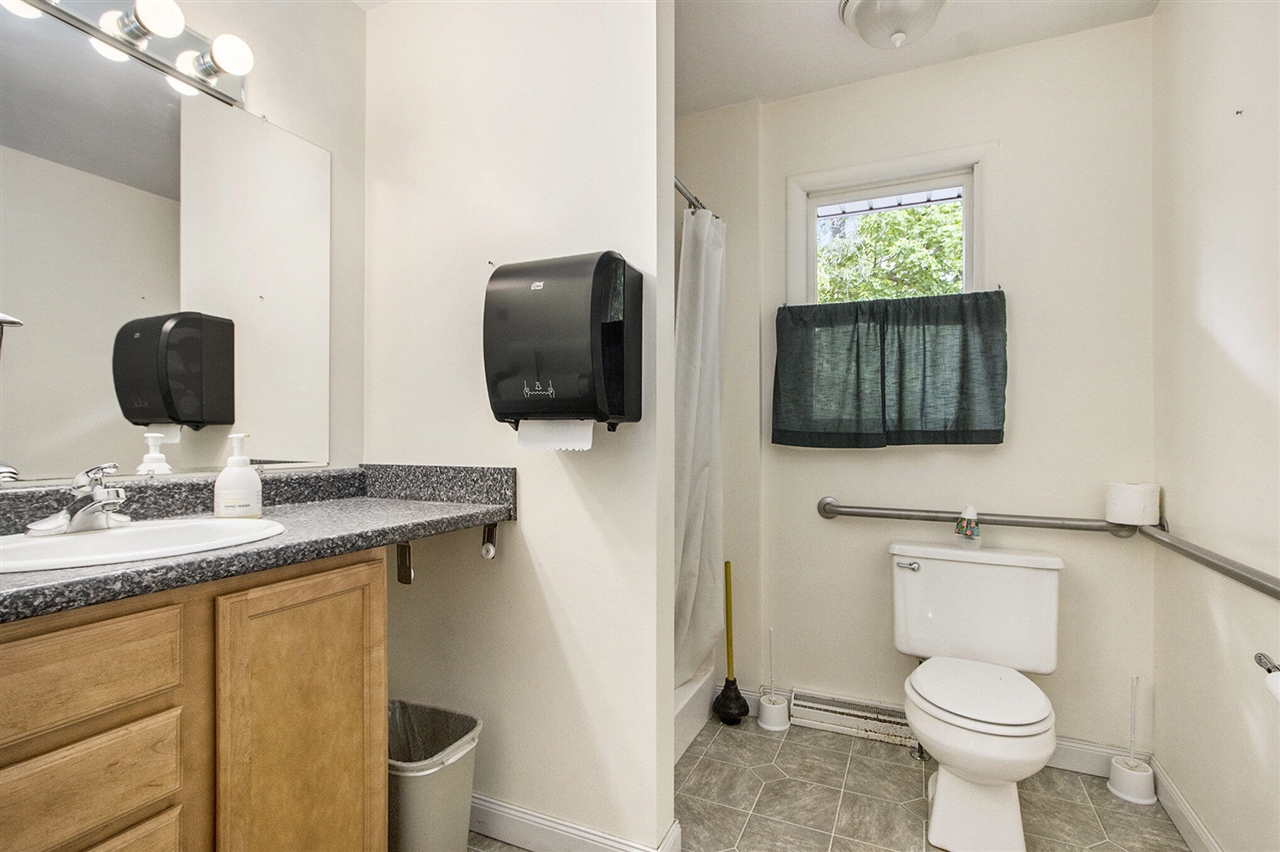 6281 Stadium Drive, Kalamazoo, MI, 49009-2011