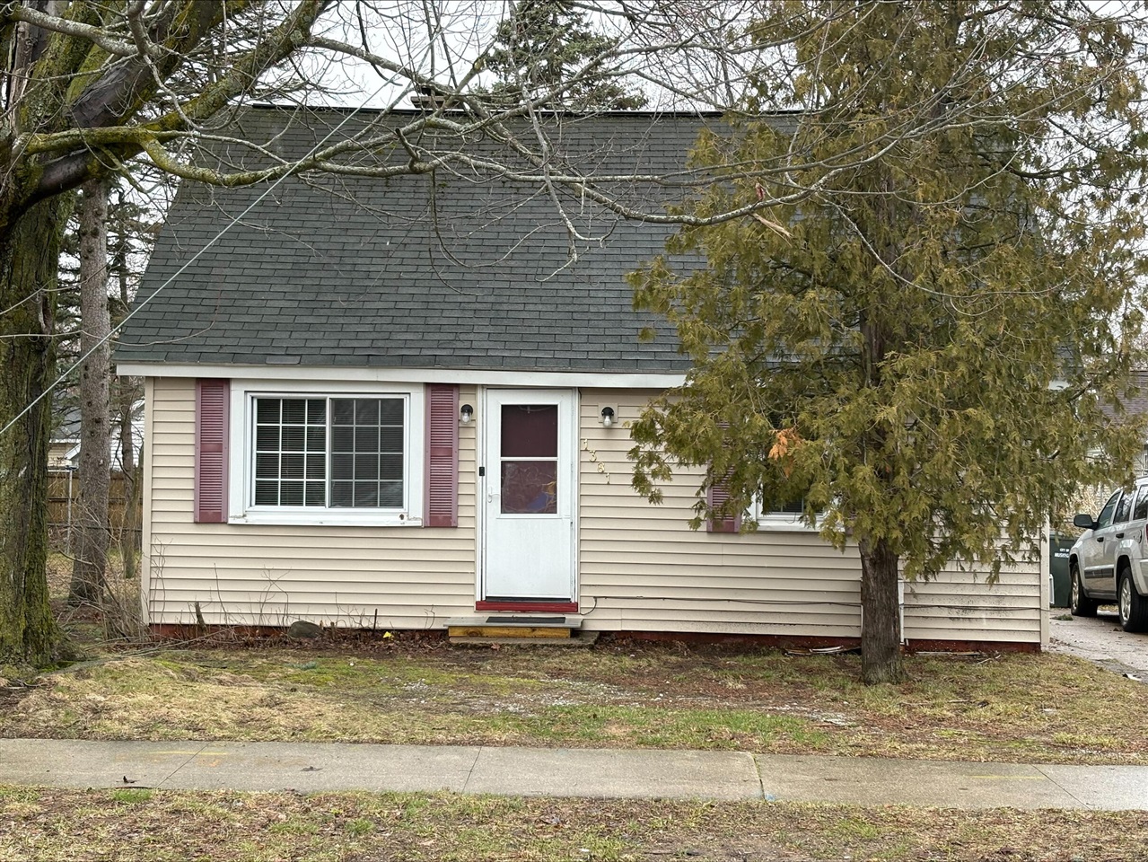 1381 Madison Street, Muskegon, MI, 49442-5250