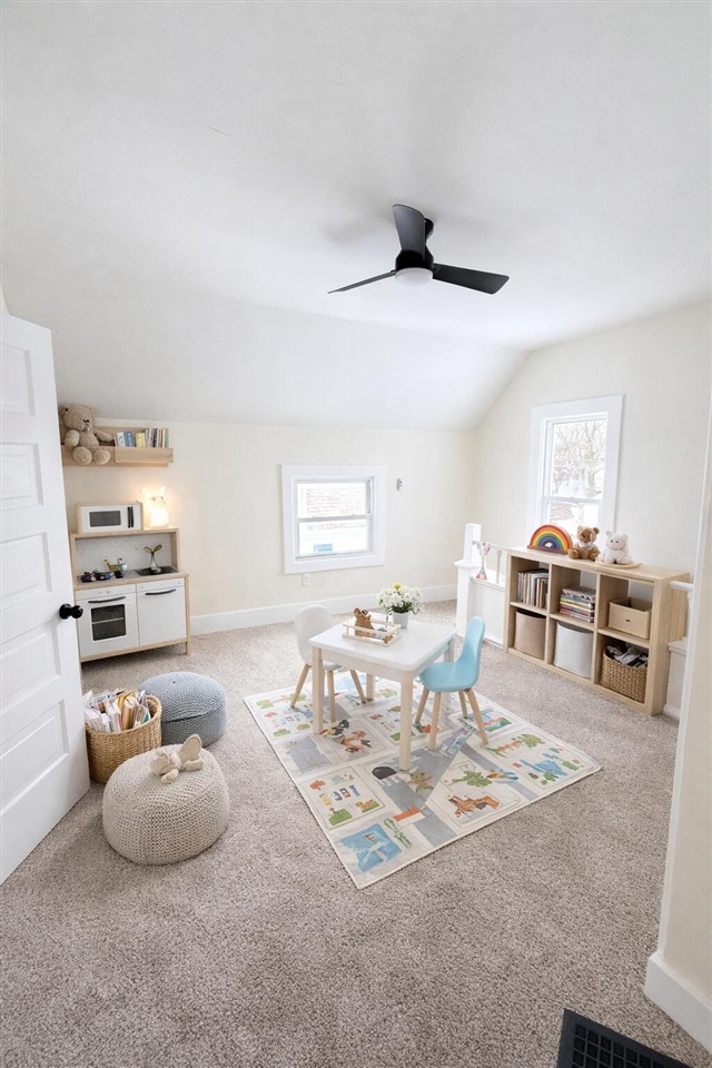 12 E 19th Street, Holland, MI, 49423-4227