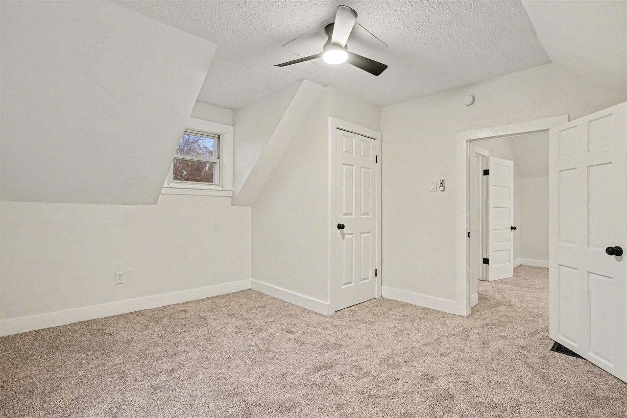 12 E 19th Street, Holland, MI, 49423-4227