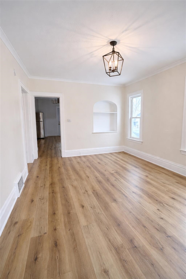 12 E 19th Street, Holland, MI, 49423-4227