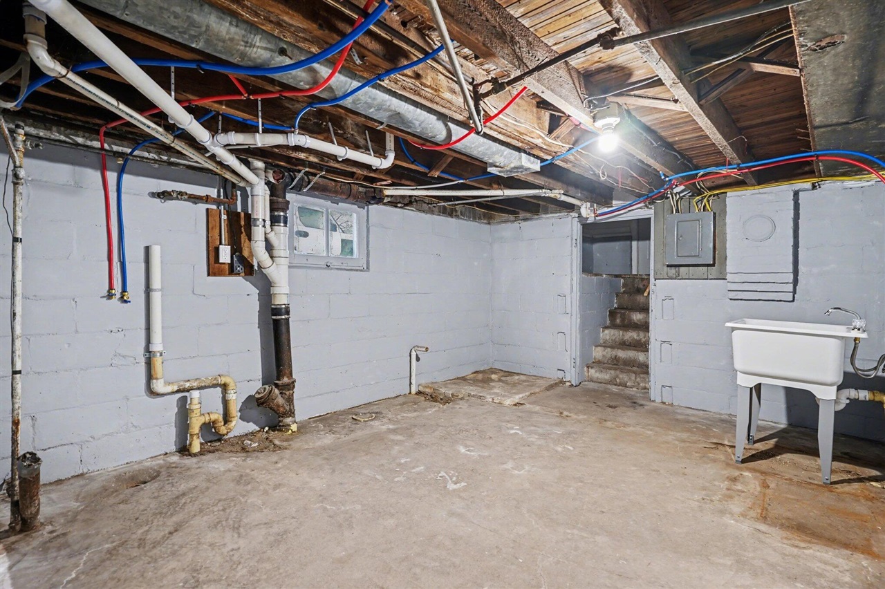 12 E 19th Street, Holland, MI, 49423-4227