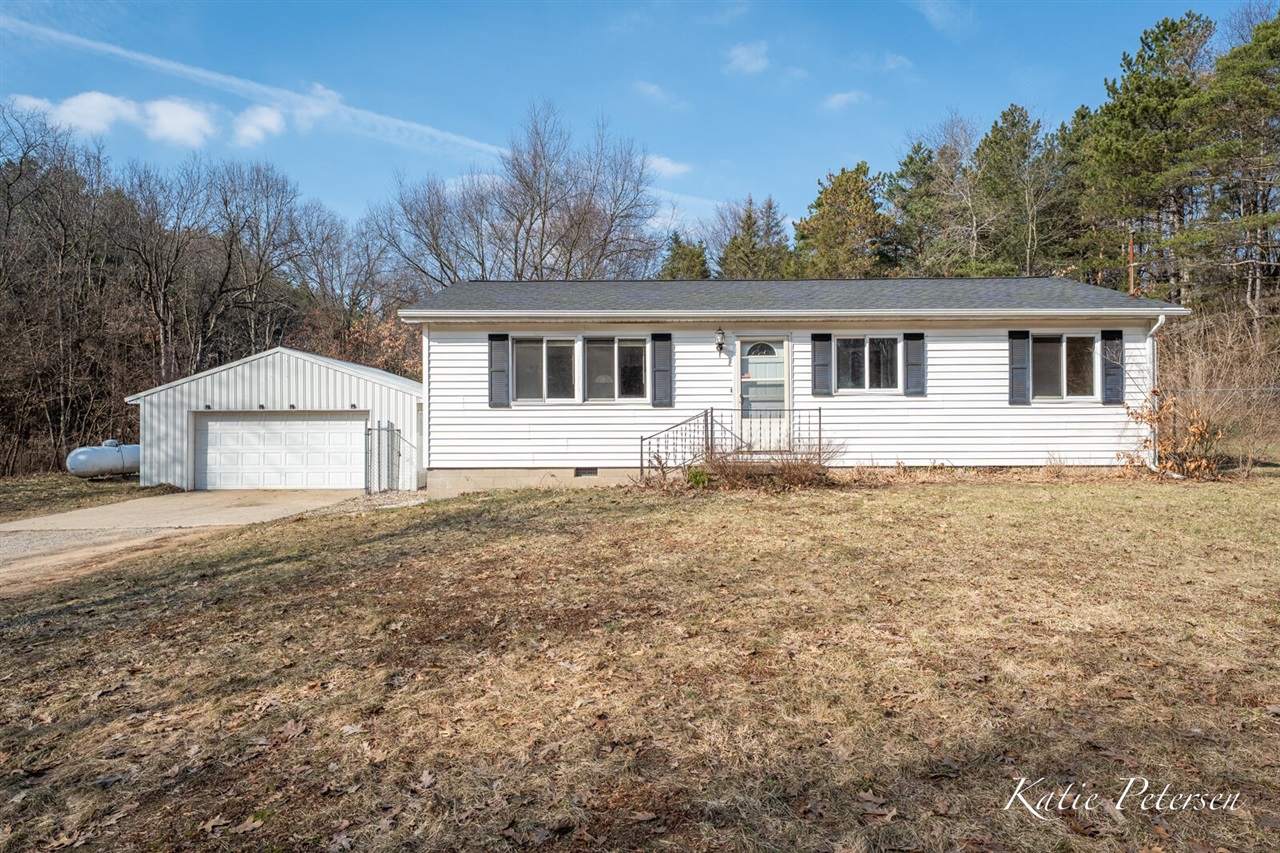 3501 15 Mile Road, Cedar Springs, MI, 49319-9184