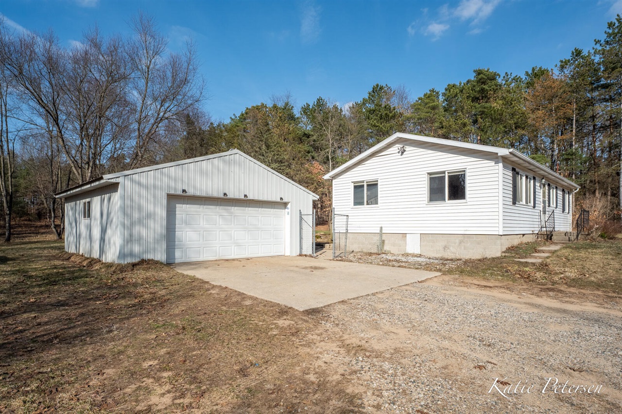 3501 15 Mile Road, Cedar Springs, MI, 49319-9184