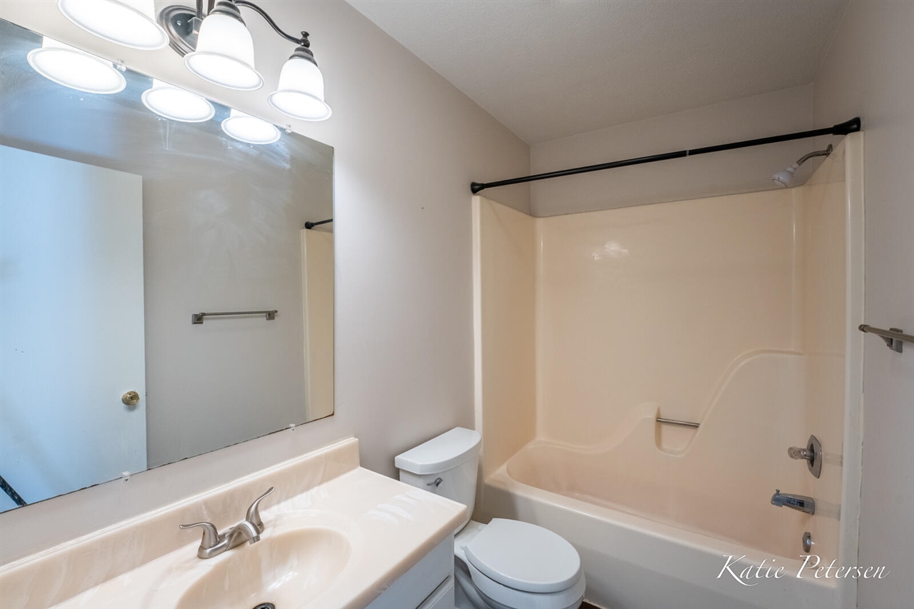 3501 15 Mile Road, Cedar Springs, MI, 49319-9184